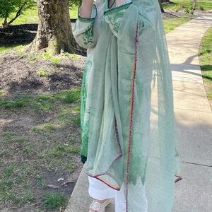 Pakistani designer Sana Safinaz Elegant Green Embroidered Kurta Set